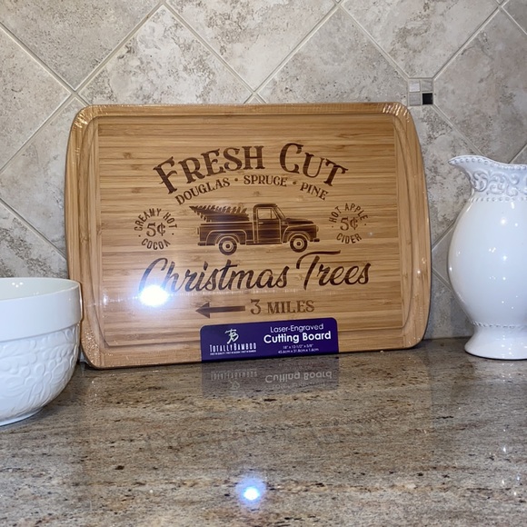 **SOLD**HOLIDAY BAMBOO CUTTING BOARD - Picture 5 of 13